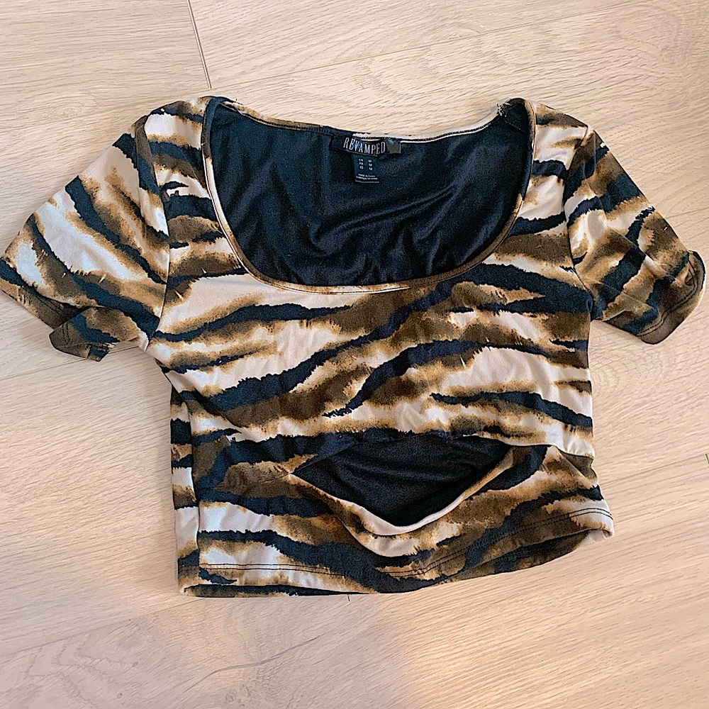 Crop top cutout size small